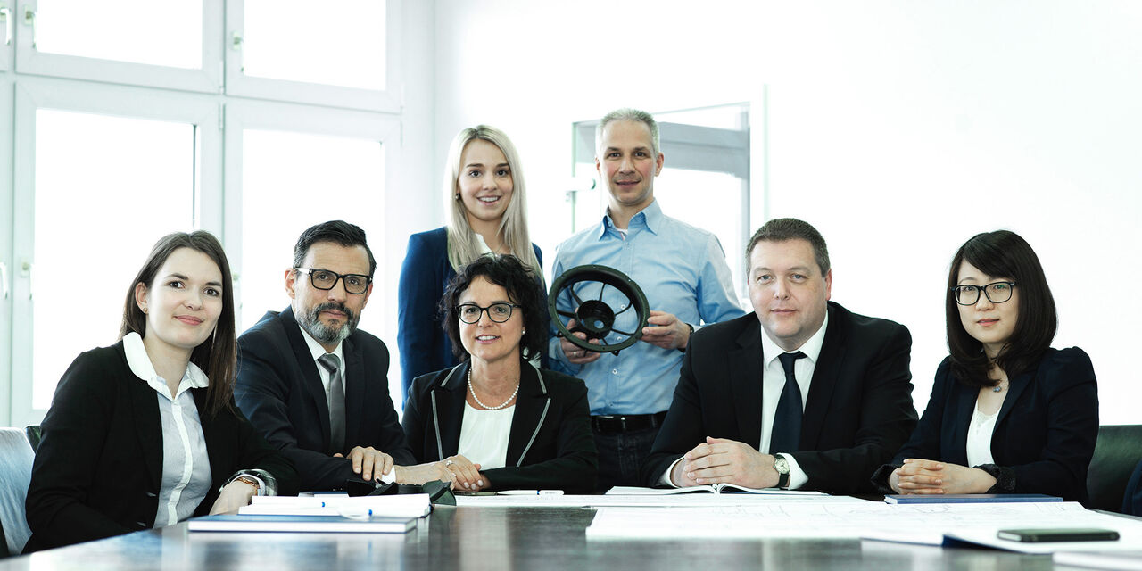 Gruppenbild im großen Besprechungszimmer