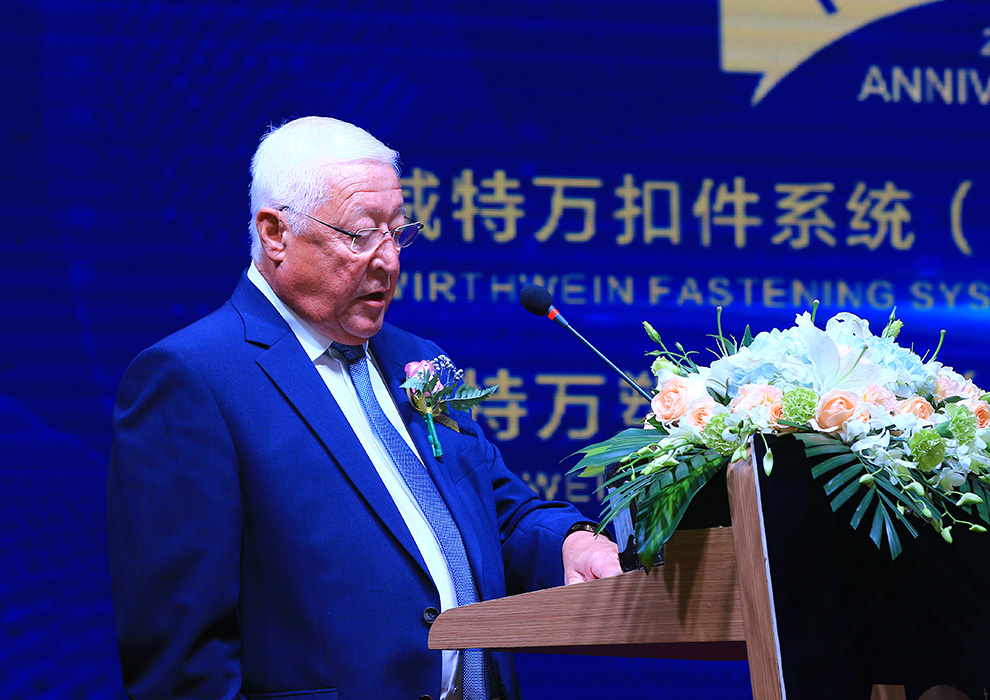 Udo Wirthwein am Rednerpult in Kunshan, China